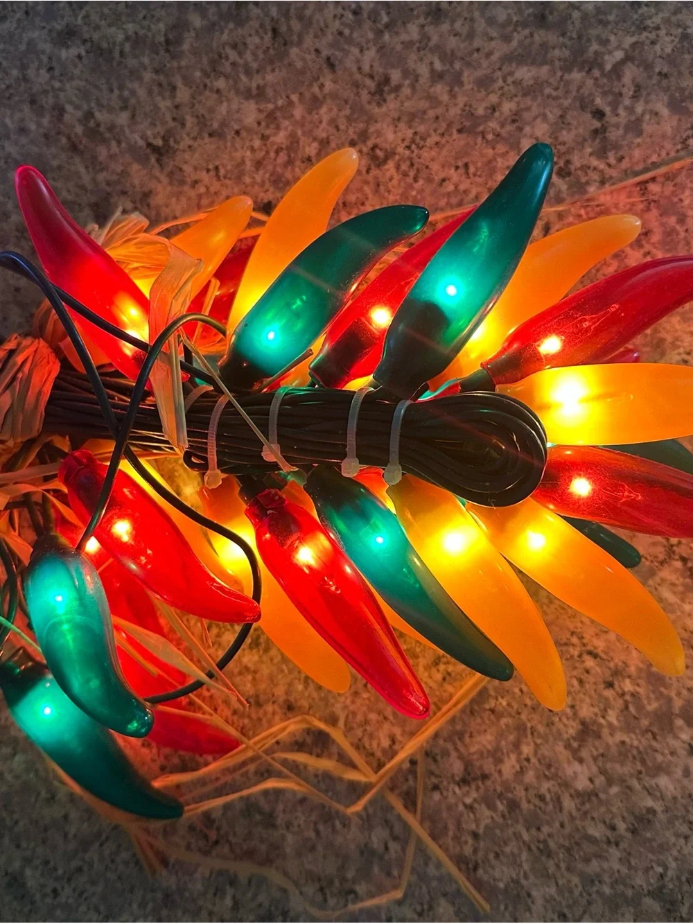 Chili Pepper Ristra Lights Plug-In 35 Red Green Yellow Bulbs Fiesta Swag Works